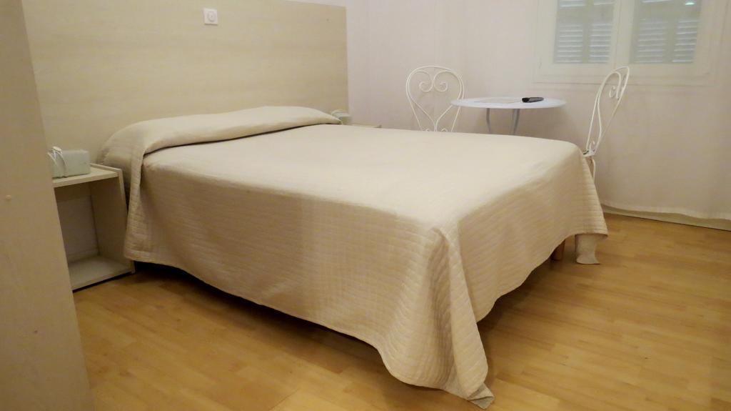 Edward's Menton